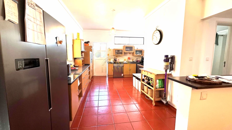 Moradia T4 para Venda em Porto Salvo Foto 5