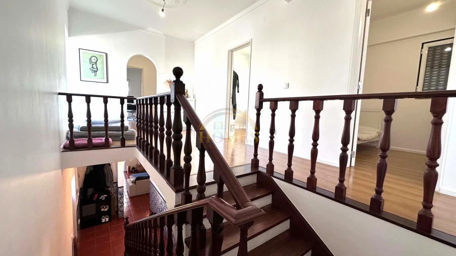 Moradia T4 para Venda em Porto Salvo Foto 9