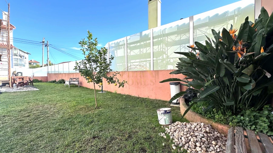 Moradia T4 para Venda em Porto Salvo Foto 22