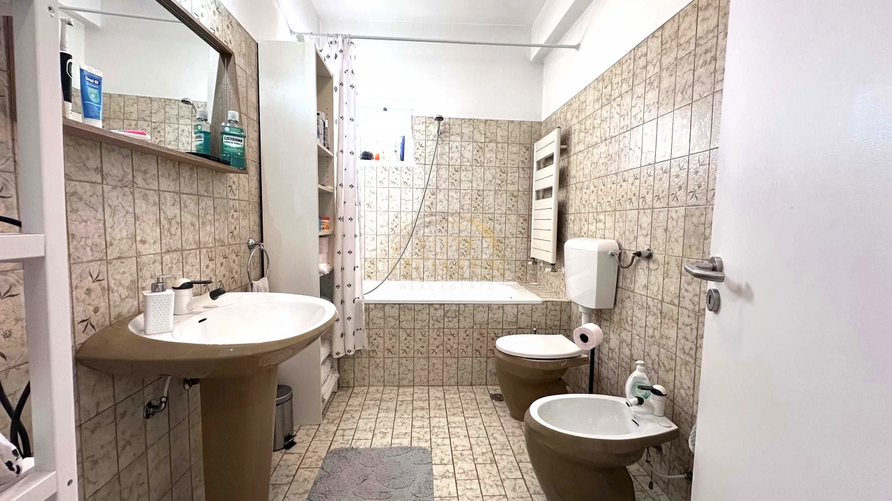 Moradia T4 para Venda em Porto Salvo Foto 32