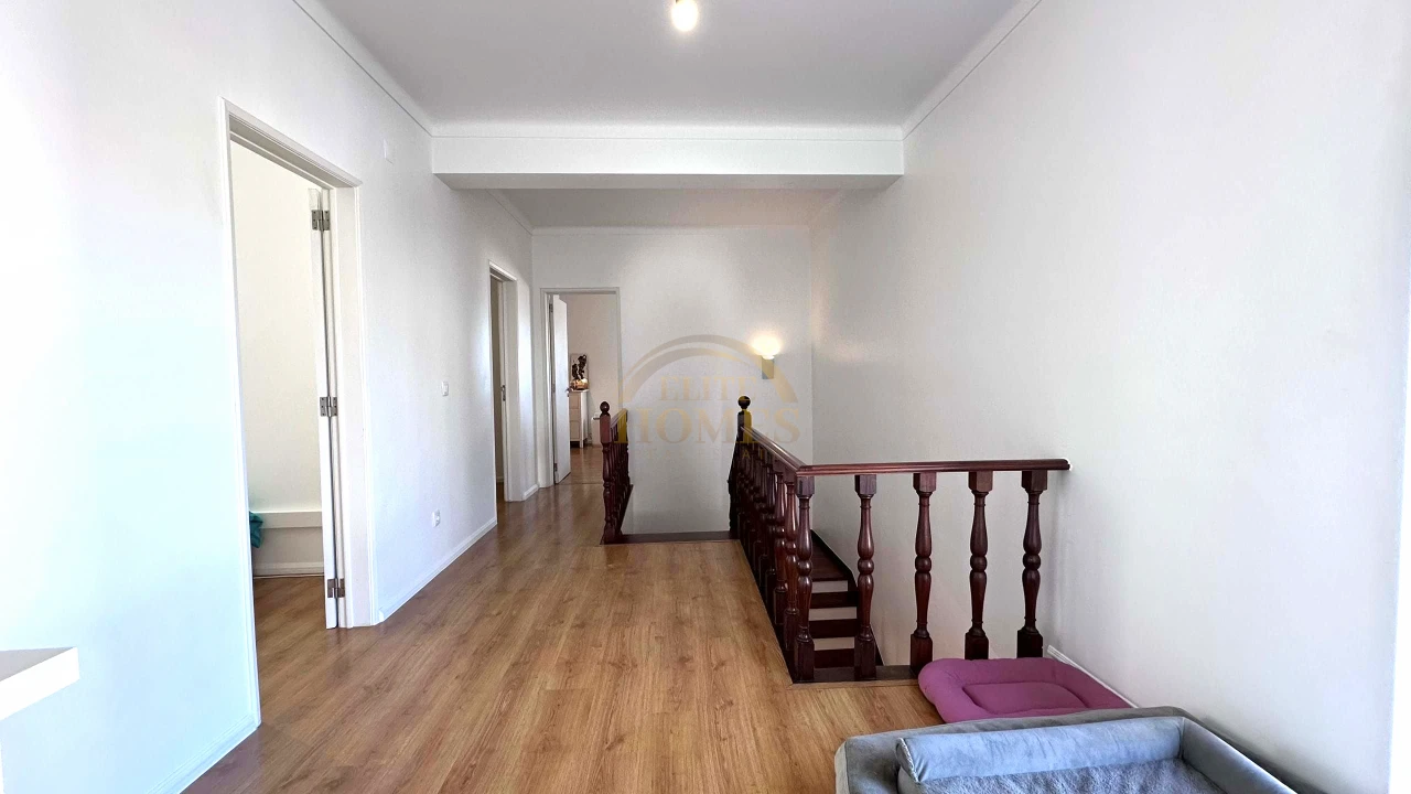 Moradia T4 para Venda em Porto Salvo Foto 14