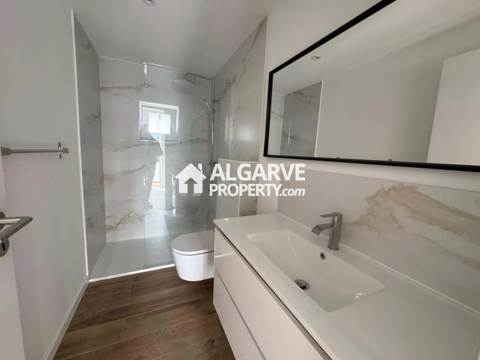 Moradia T6 para Venda em Albufeira e Olhos de Água Foto 3