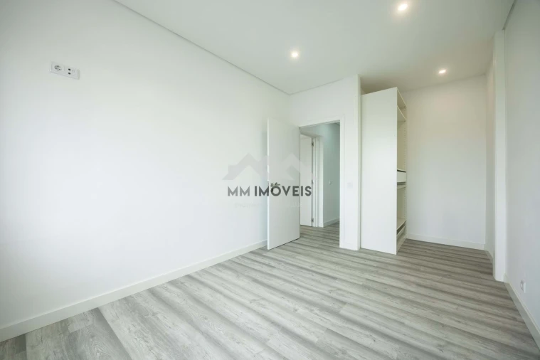 Apartamento T4 para Venda em Santa Marinha Foto 23