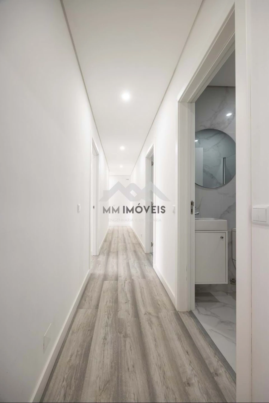 Apartamento T4 para Venda em Santa Marinha Foto 3