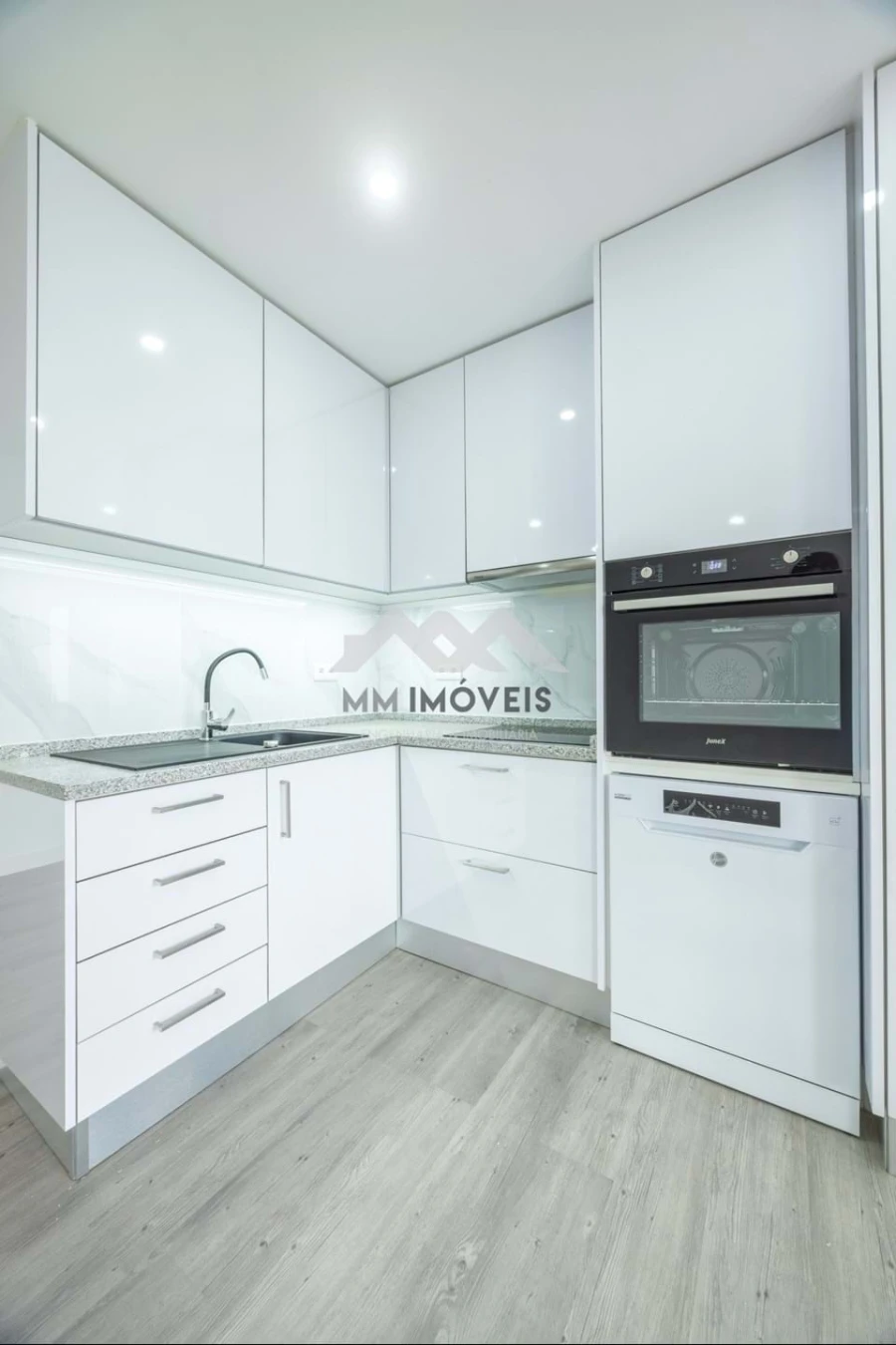 Apartamento T4 para Venda em Santa Marinha Foto 33