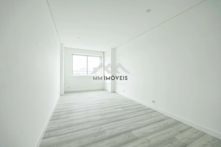 Apartamento T4 para Venda em Santa Marinha Foto 17