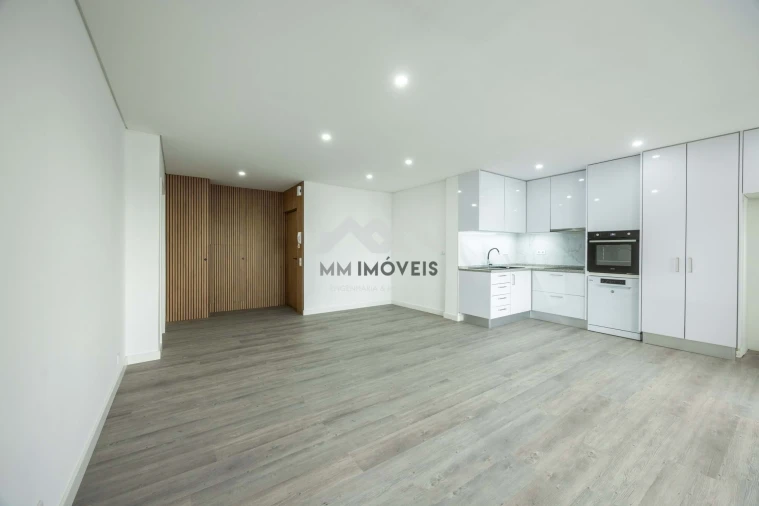 Apartamento T4 para Venda em Santa Marinha Foto 2