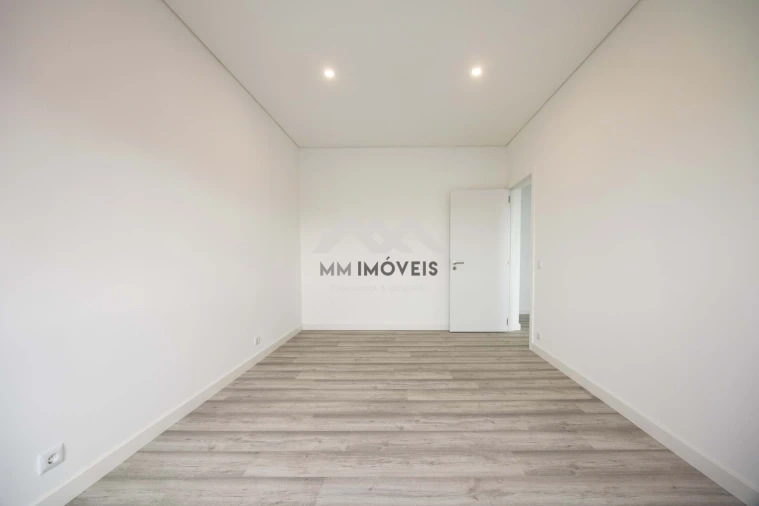 Apartamento T4 para Venda em Santa Marinha Foto 29