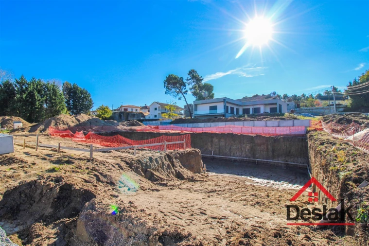 Moradia T4 para Venda em São João de Lourosa Foto 13