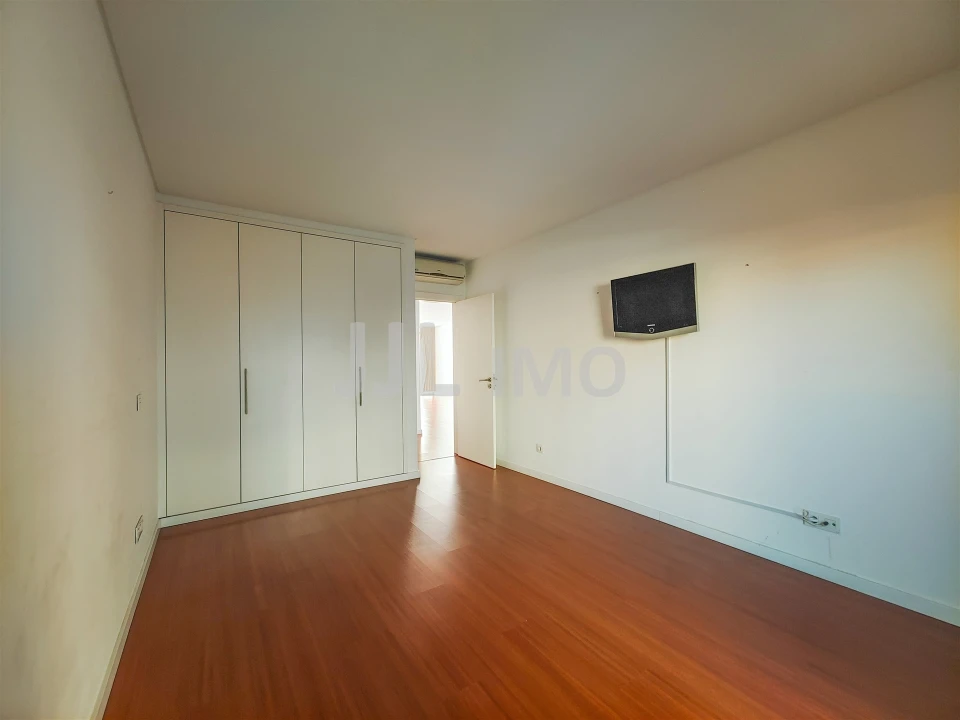 Apartamento T1 para Arrendamento em Algés, Linda-A-Velha e Cruz Quebrada-Dafundo Foto 12