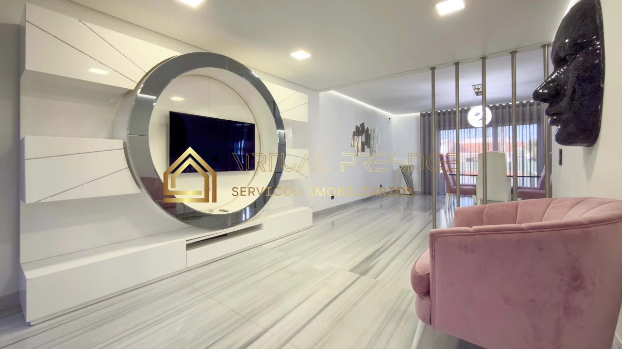 Moradia T4 para Venda em Amora Foto 13