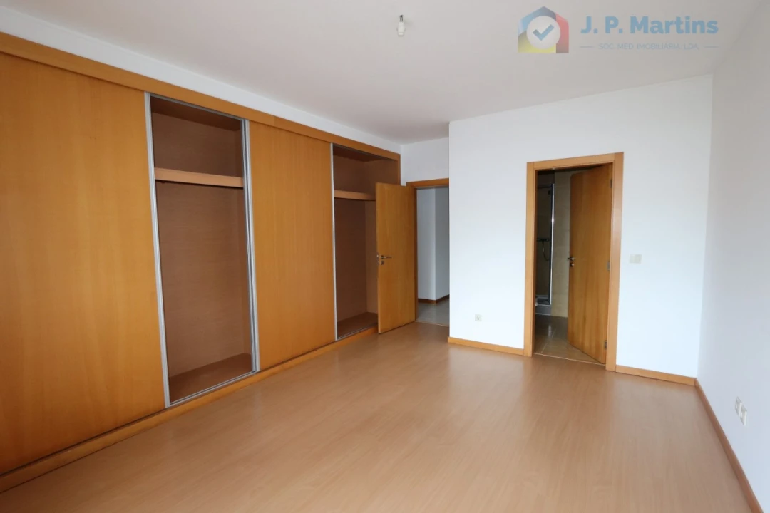 Apartamento T4 para Venda em Pinhal Novo Foto 5