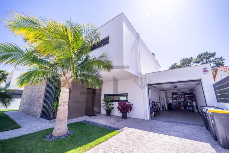 Moradia T4 para Venda em Charneca de Caparica e Sobreda Foto 3