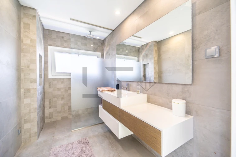 Moradia T4 para Venda em Charneca de Caparica e Sobreda Foto 33