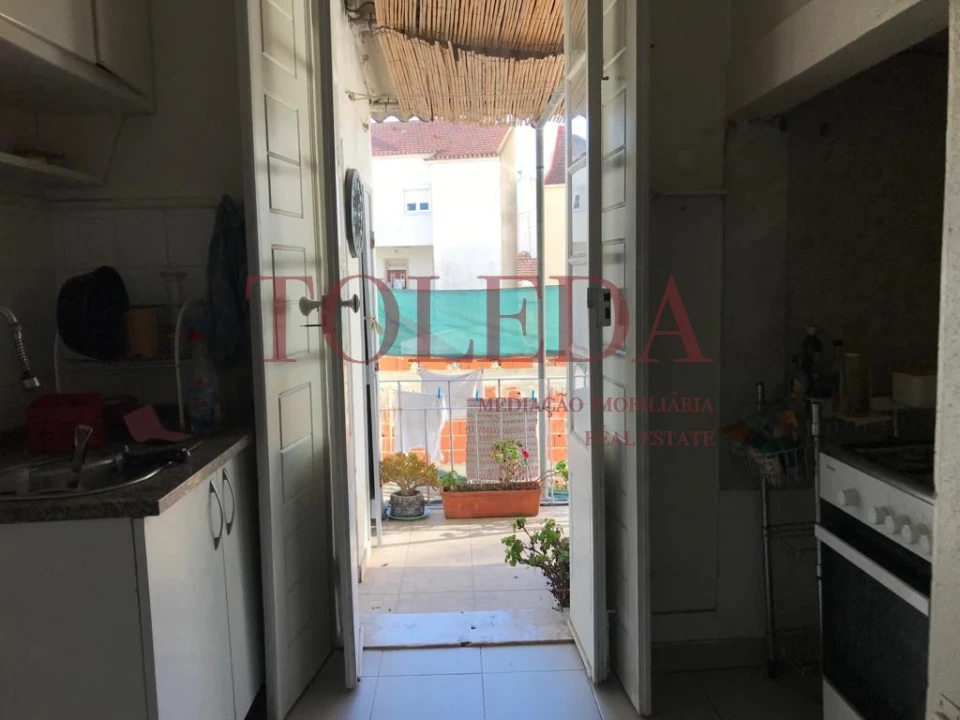 Loja para Venda em Almada, Cova da Piedade, Pragal e Cacilhas Foto 9