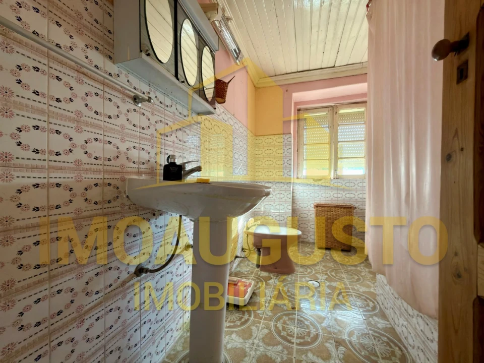 Moradia T3 para Venda em Bendada Foto 11