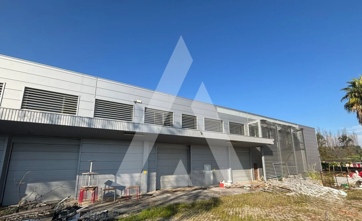 Armazém para Venda em Préstimo e Macieira de Alcoba Foto 1