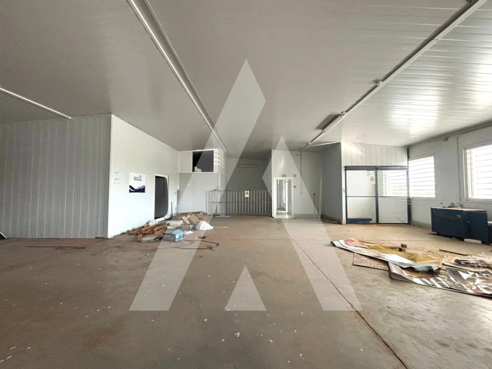 Armazém para Venda em Préstimo e Macieira de Alcoba Foto 12