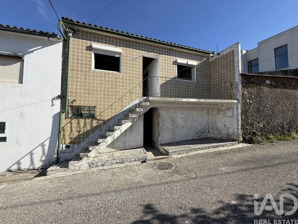 Moradia T3 para Venda em Miranda do Corvo Foto 4