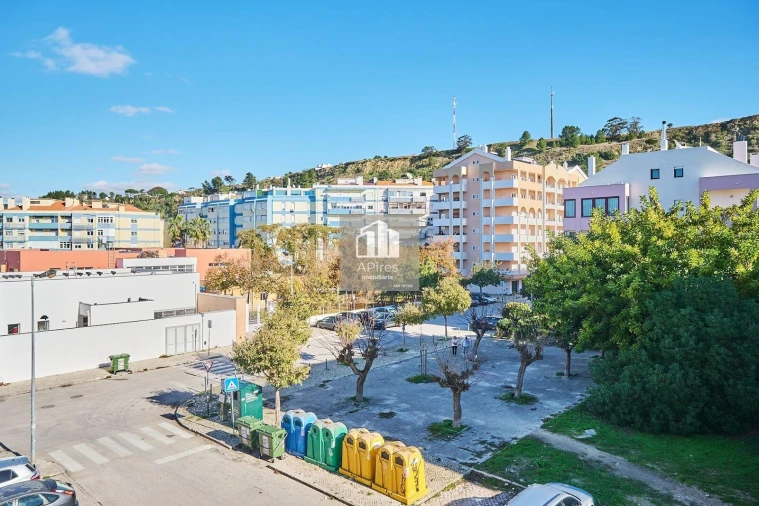 Apartamento T2 para Venda em Costa da Caparica Foto 24