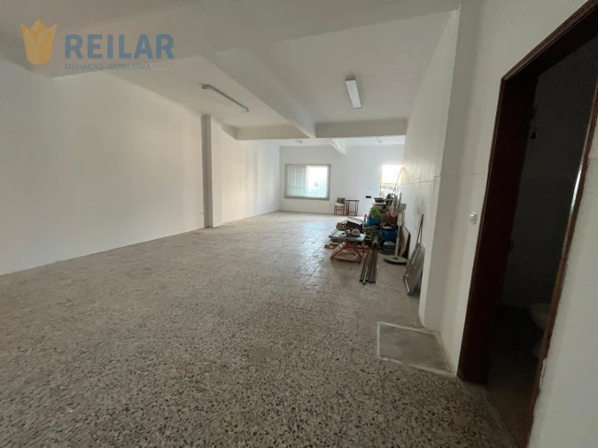 Loja para Arrendamento em Camarate, Unhos e Apelação Foto 3