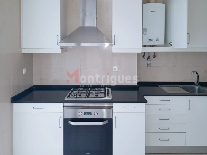 Apartamento T4 para Arrendamento em Avenidas Novas Foto 8