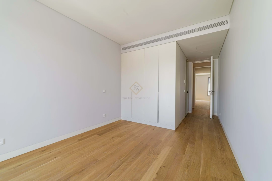 Apartamento T2 para Arrendamento em Santo António Foto 4