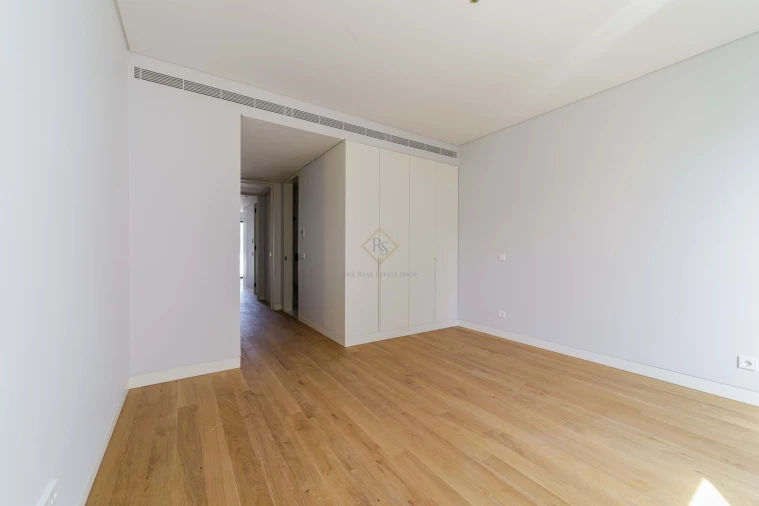 Apartamento T2 para Arrendamento em Santo António Foto 8