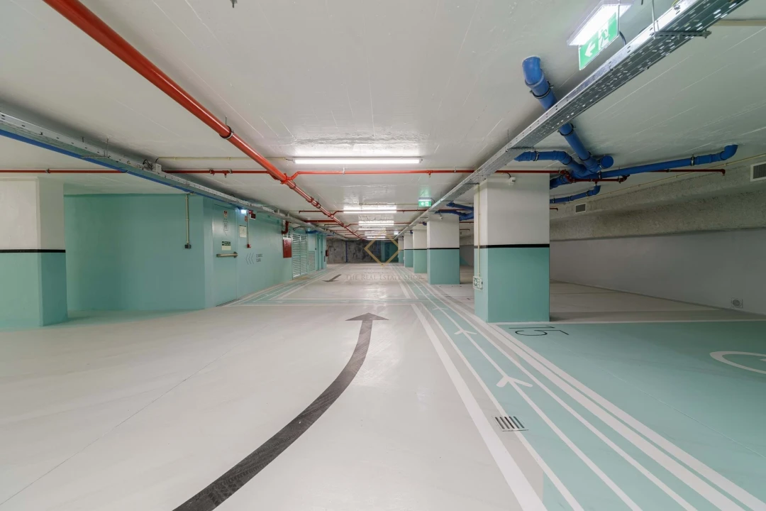 Apartamento T2 para Arrendamento em Santo António Foto 20