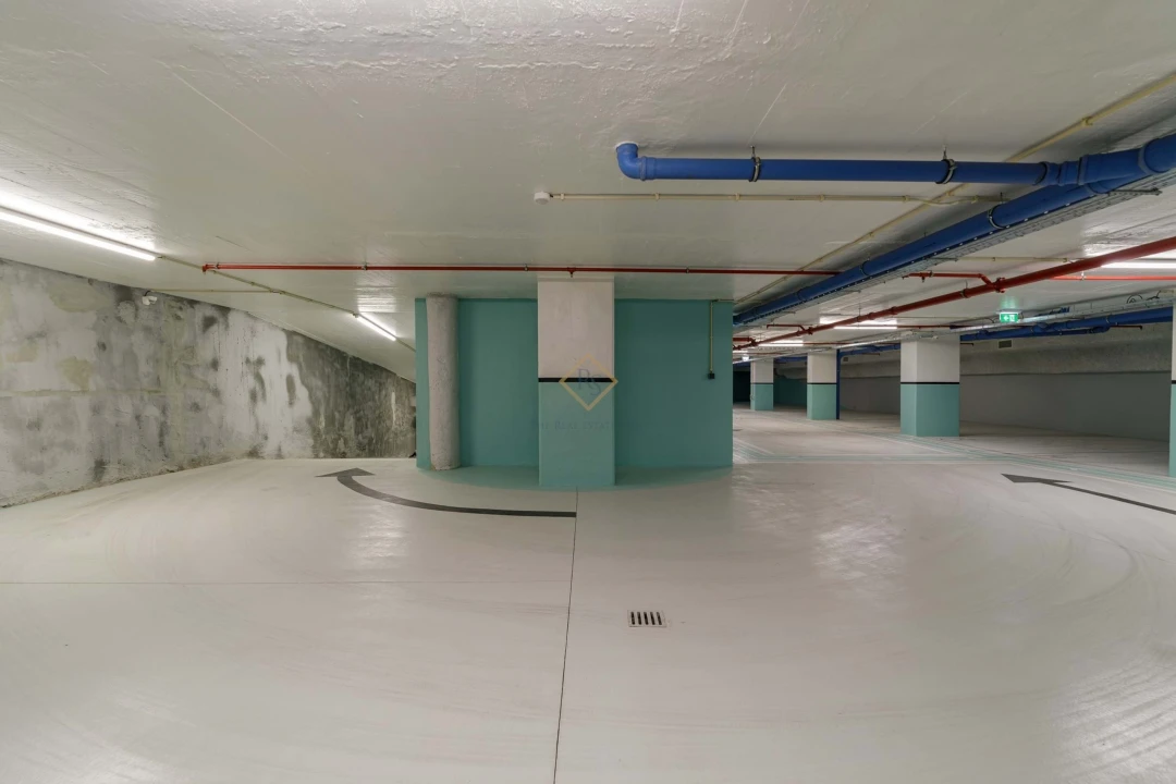 Apartamento T2 para Arrendamento em Santo António Foto 21