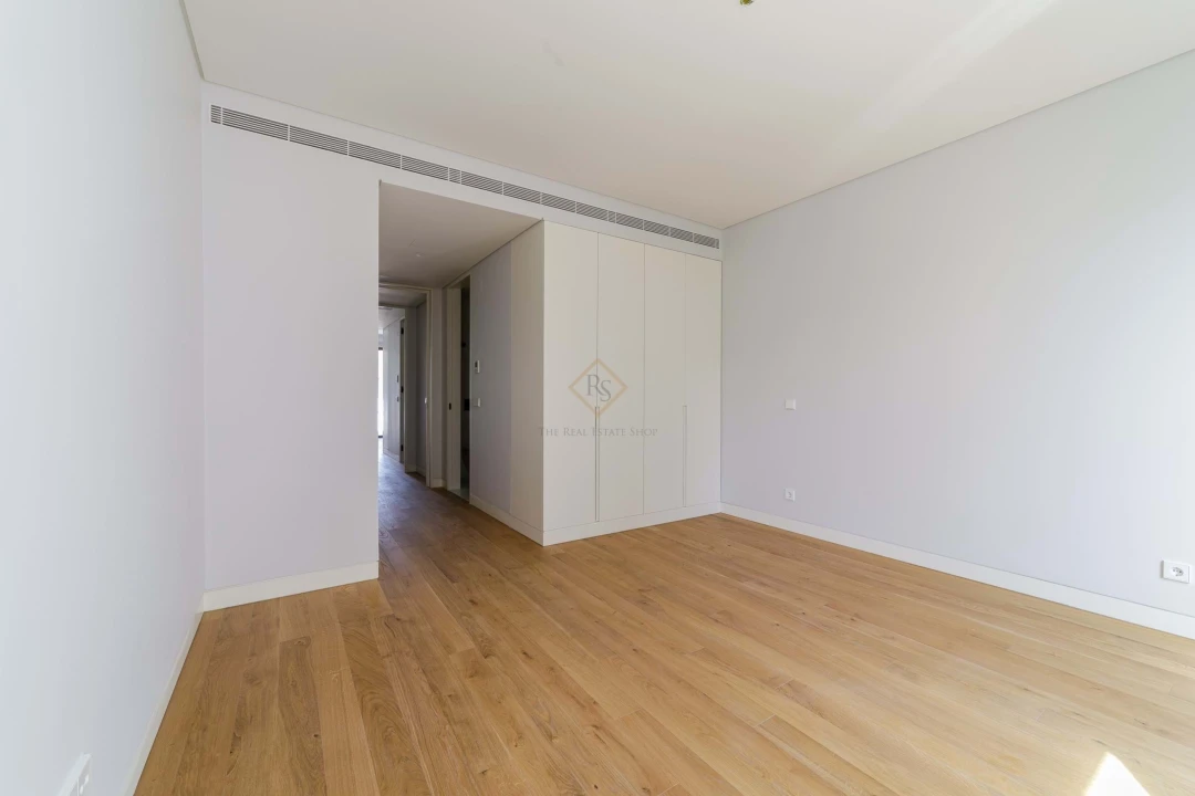 Apartamento T4 para Arrendamento em Santo António Foto 14