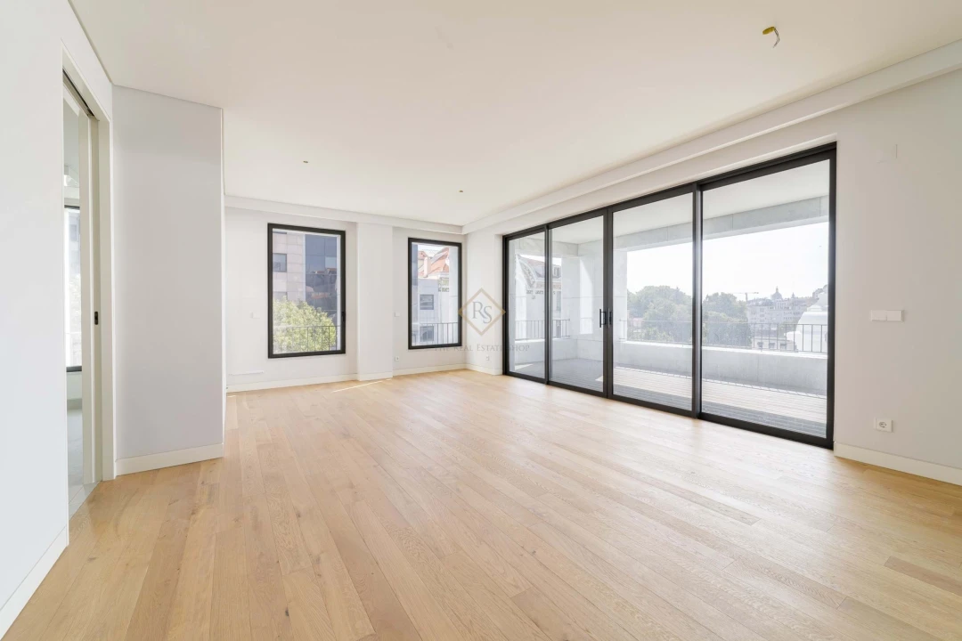 Apartamento T4 para Arrendamento em Santo António Foto 31