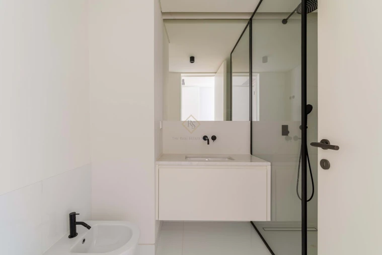 Apartamento T4 para Arrendamento em Santo António Foto 16