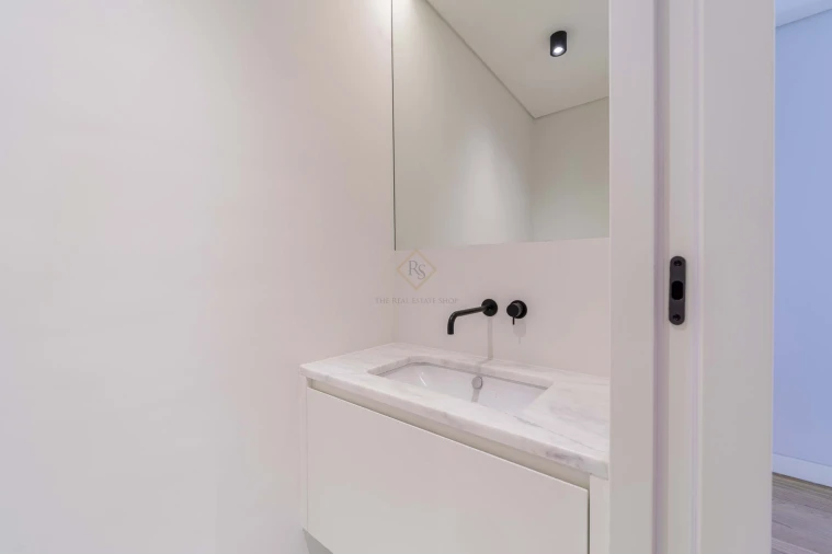 Apartamento T4 para Arrendamento em Santo António Foto 10