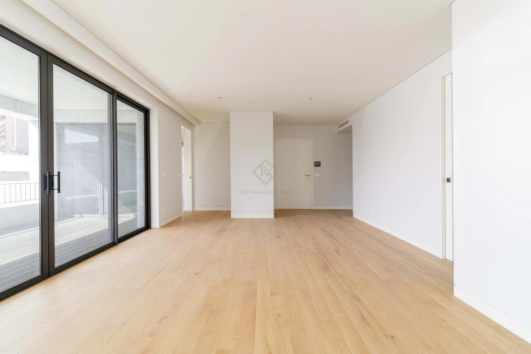 Apartamento T4 para Arrendamento em Santo António Foto 5