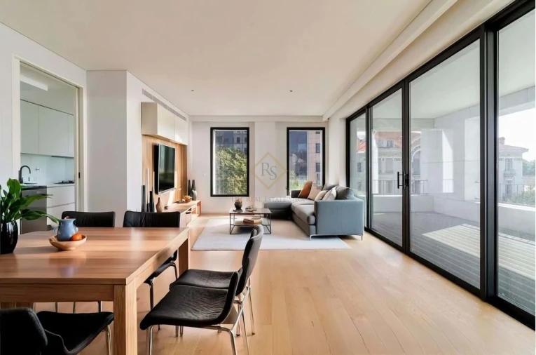 Apartamento T4 para Arrendamento em Santo António Foto 1