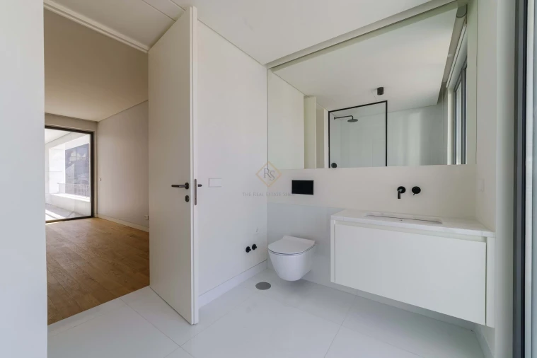 Apartamento T4 para Arrendamento em Santo António Foto 28