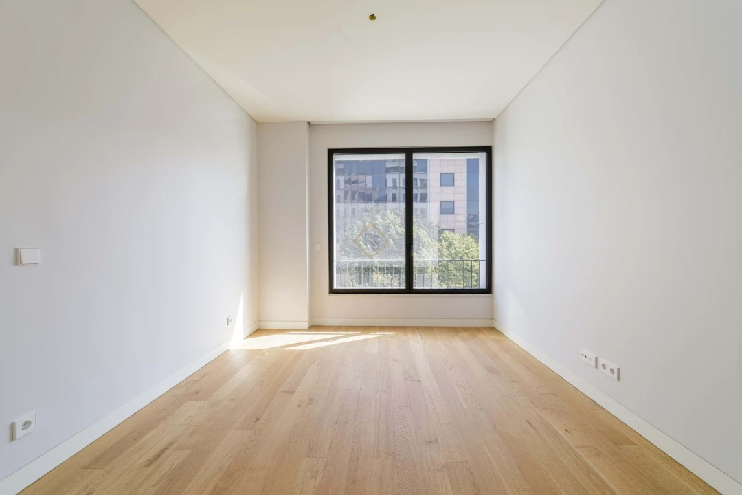 Apartamento T4 para Arrendamento em Santo António Foto 24