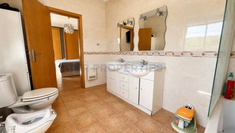 Moradia T2 para Venda em Loule (São Sebastião)