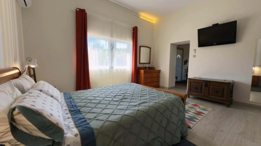 Moradia T2 para Venda em Loule (São Sebastião) Foto 3