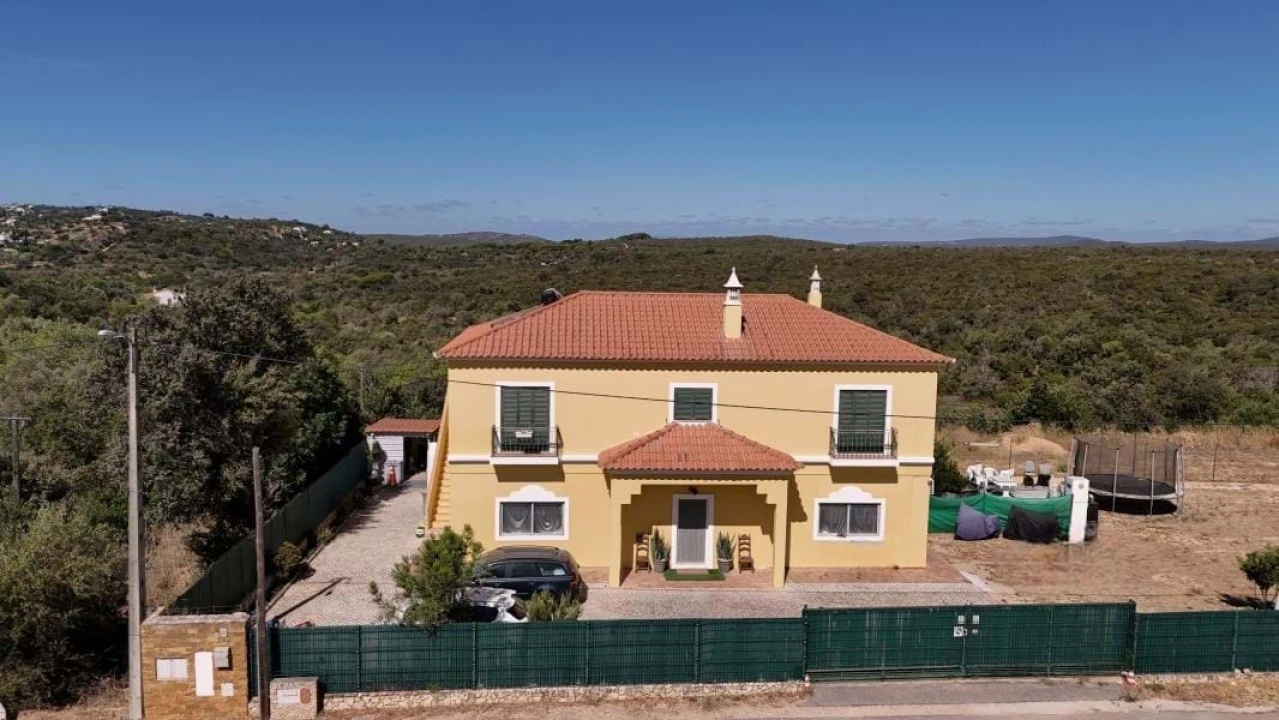 Moradia T2 para Venda em Loule (São Sebastião) Foto 1