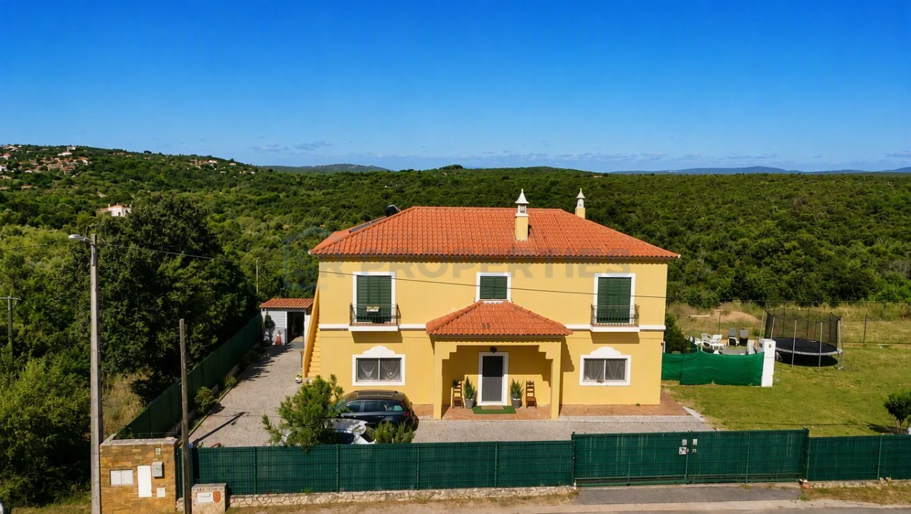Moradia T2 para Venda em Loule (São Sebastião) Foto 1