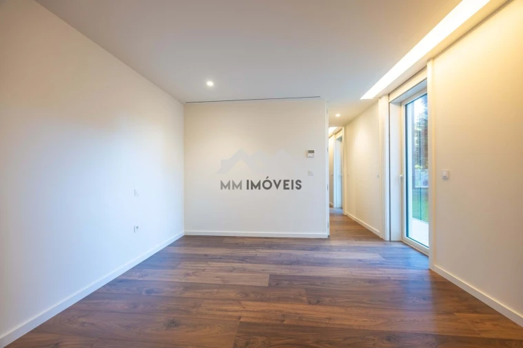 Apartamento T1 para Venda em Paranhos Foto 3