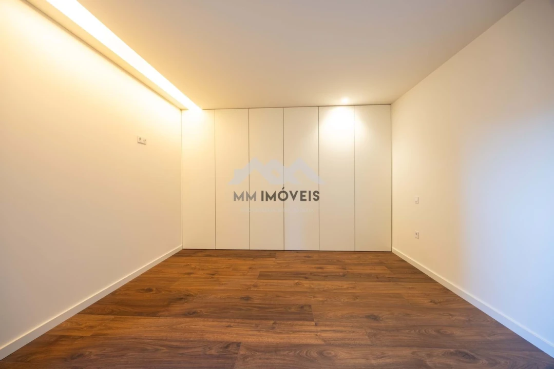 Apartamento T1 para Venda em Paranhos Foto 4