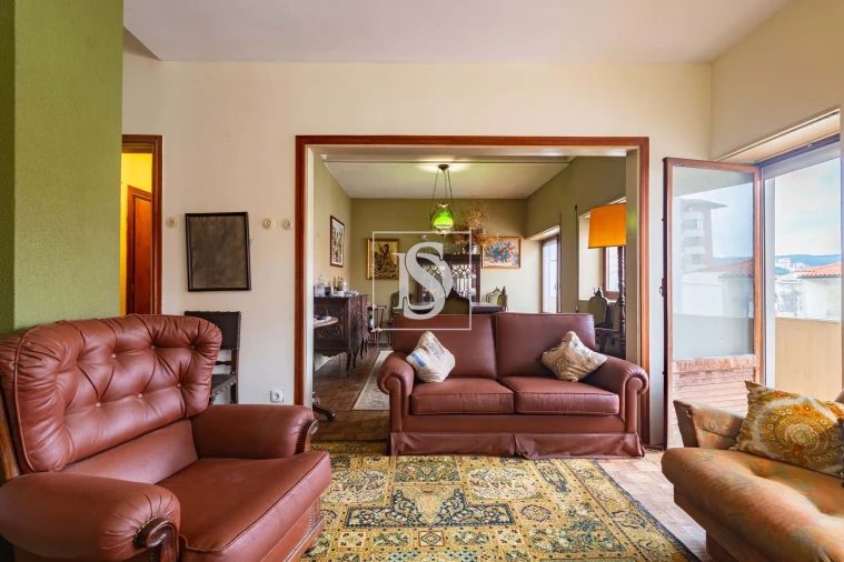 Apartamento T4 para Venda em Santo Antonio dos Olivais Foto 13