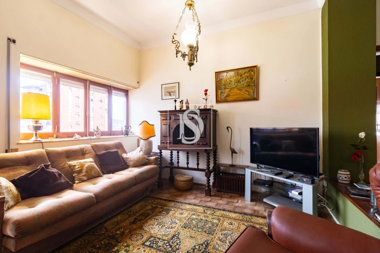 Apartamento T4 para Venda em Santo Antonio dos Olivais Foto 11