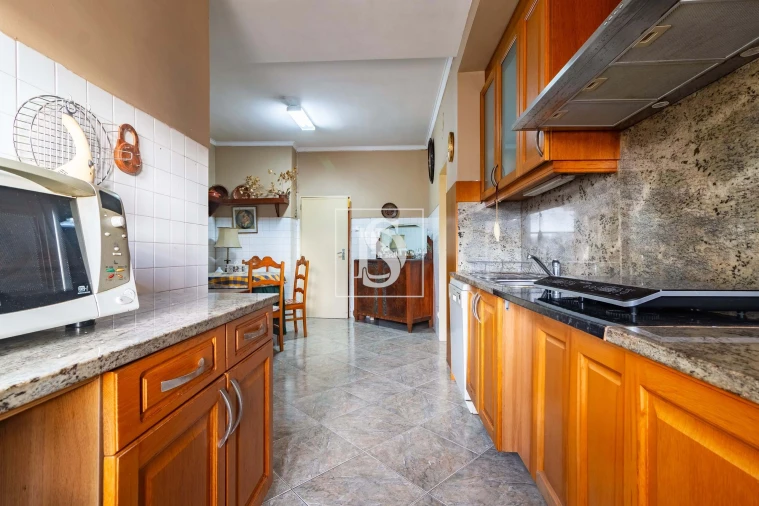 Apartamento T4 para Venda em Santo Antonio dos Olivais Foto 17