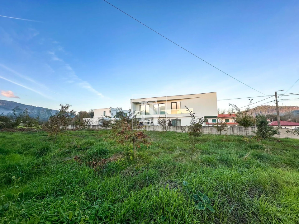 Terreno para Venda em Balugães Foto 3