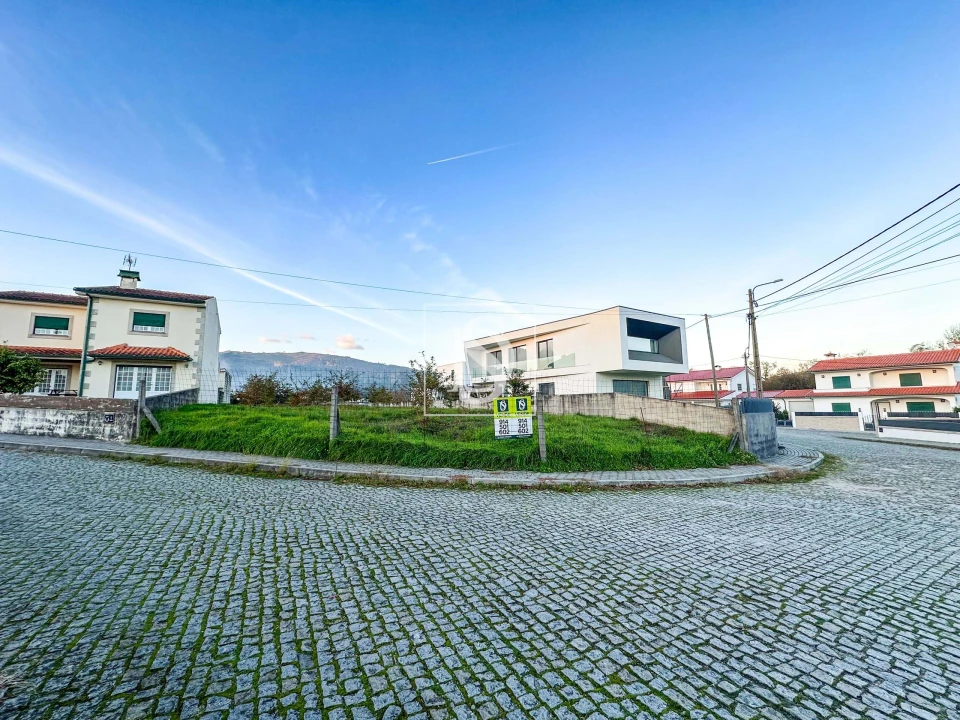 Terreno para Venda em Balugães Foto 1