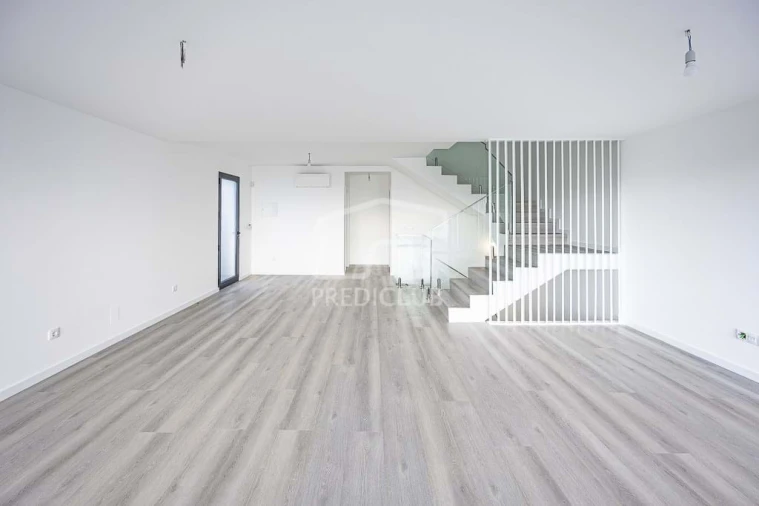 Moradia T3 para Venda em Santo Antonio Foto 6